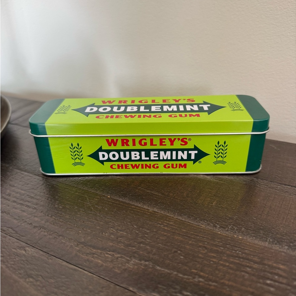 Vintage Wrigley's Doublemint Chewing Gum 6.5"x2" Hinged Collectible Tin Antique